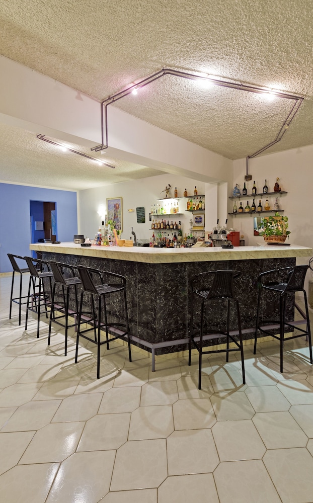 Trianta Hotel Apartments — Restaurant & bars in Ialyssos, South Aegean