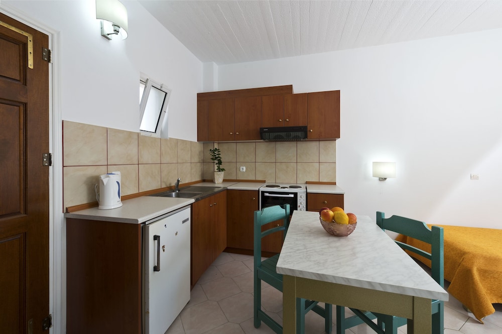 Trianta Hotel Apartments — Hotel rooms in Ialyssos, South Aegean