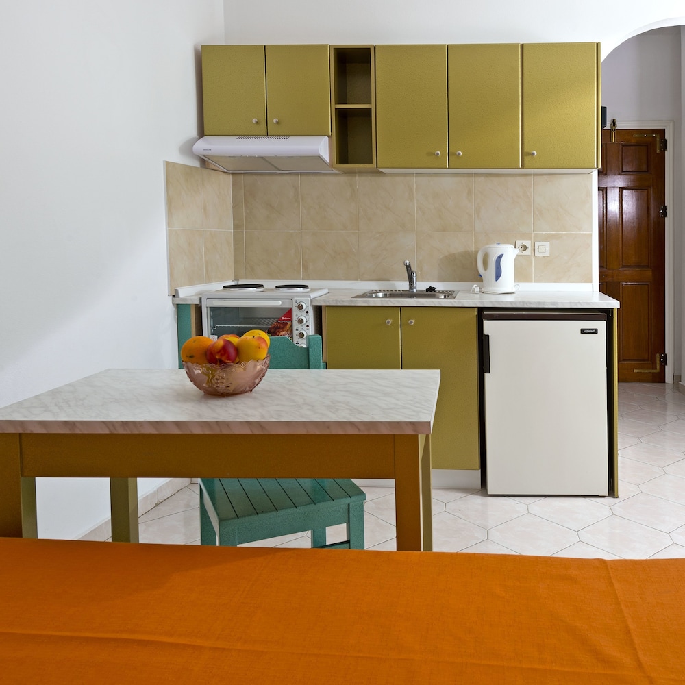Trianta Hotel Apartments — Hotel rooms in Ialyssos, South Aegean