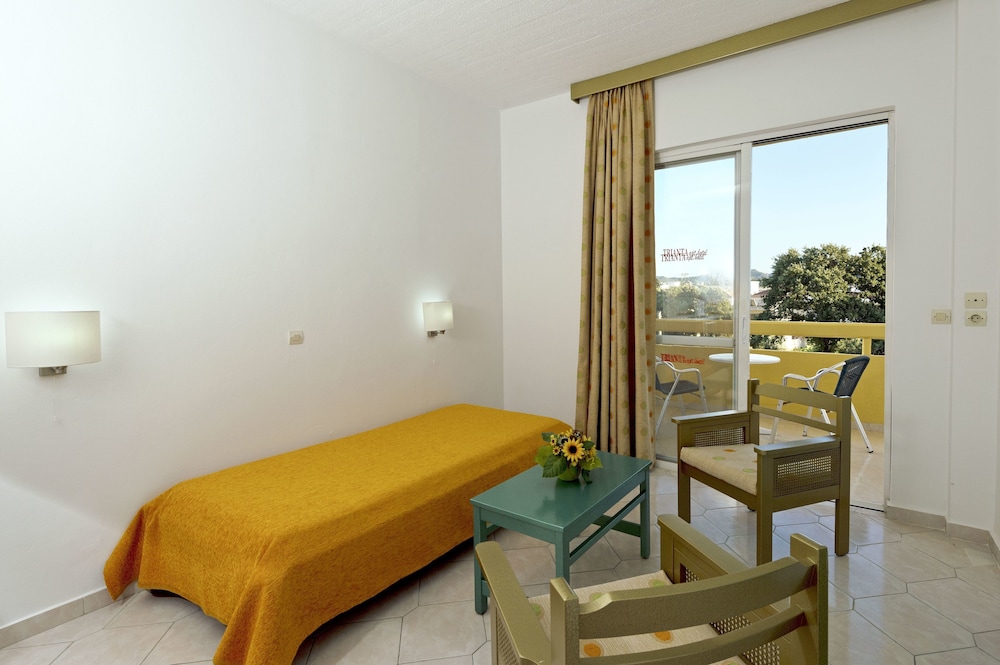 Trianta Hotel Apartments — Hotel rooms in Ialyssos, South Aegean