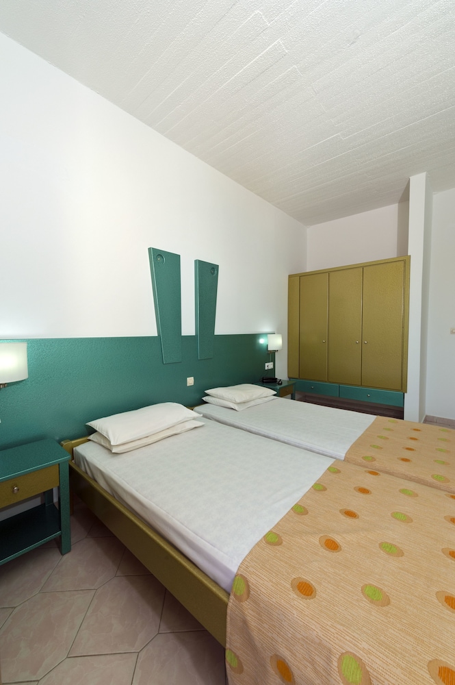 Trianta Hotel Apartments — Hotel rooms in Ialyssos, South Aegean