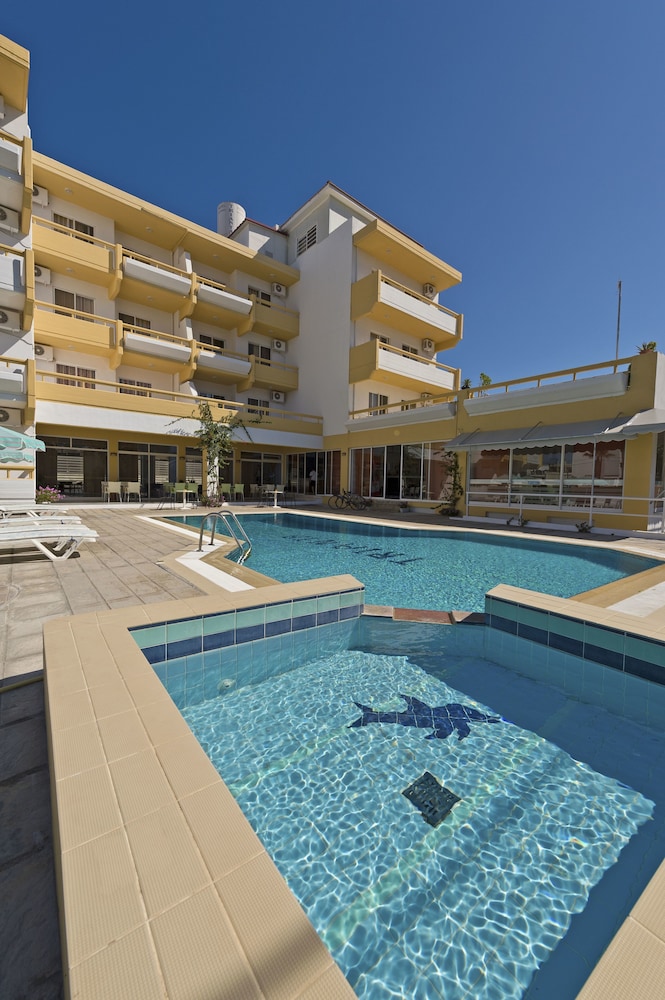 Trianta Hotel Apartments — Swimming pool in Ialyssos, South Aegean