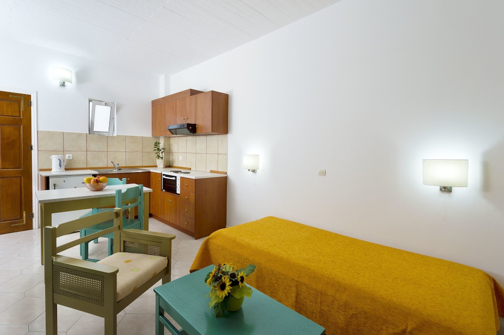 Trianta Hotel Apartments — Hotel rooms in Ialyssos, South Aegean