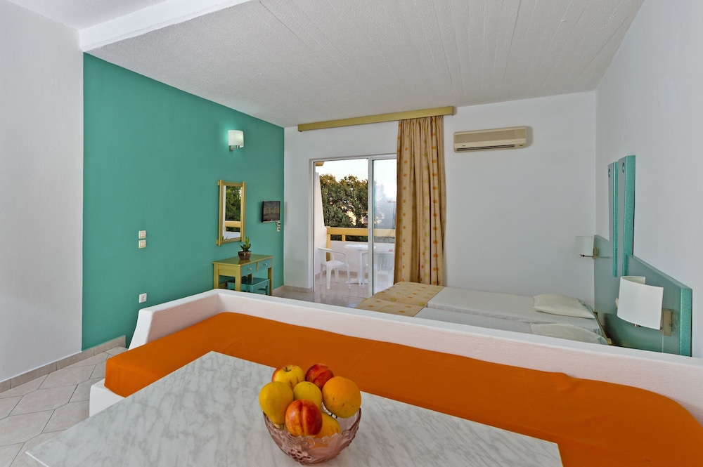 Trianta Hotel Apartments — Hotel rooms in Ialyssos, South Aegean