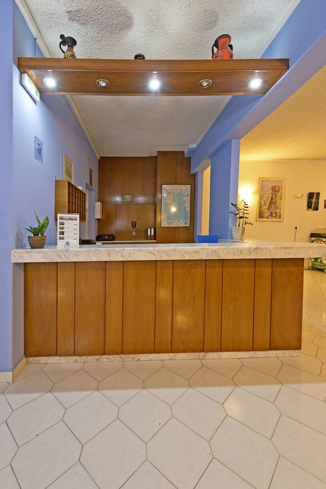 Trianta Hotel Apartments — Hotel building in Ialyssos, South Aegean