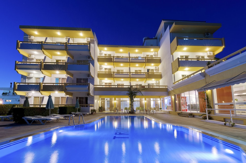 Trianta Hotel Apartments — Swimming pool in Ialyssos, South Aegean