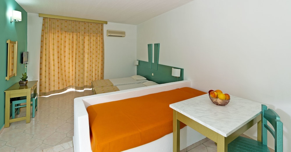 Trianta Hotel Apartments — Hotel rooms in Ialyssos, South Aegean