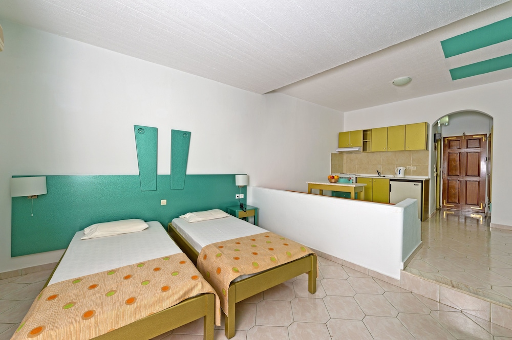 Trianta Hotel Apartments — Hotel rooms in Ialyssos, South Aegean