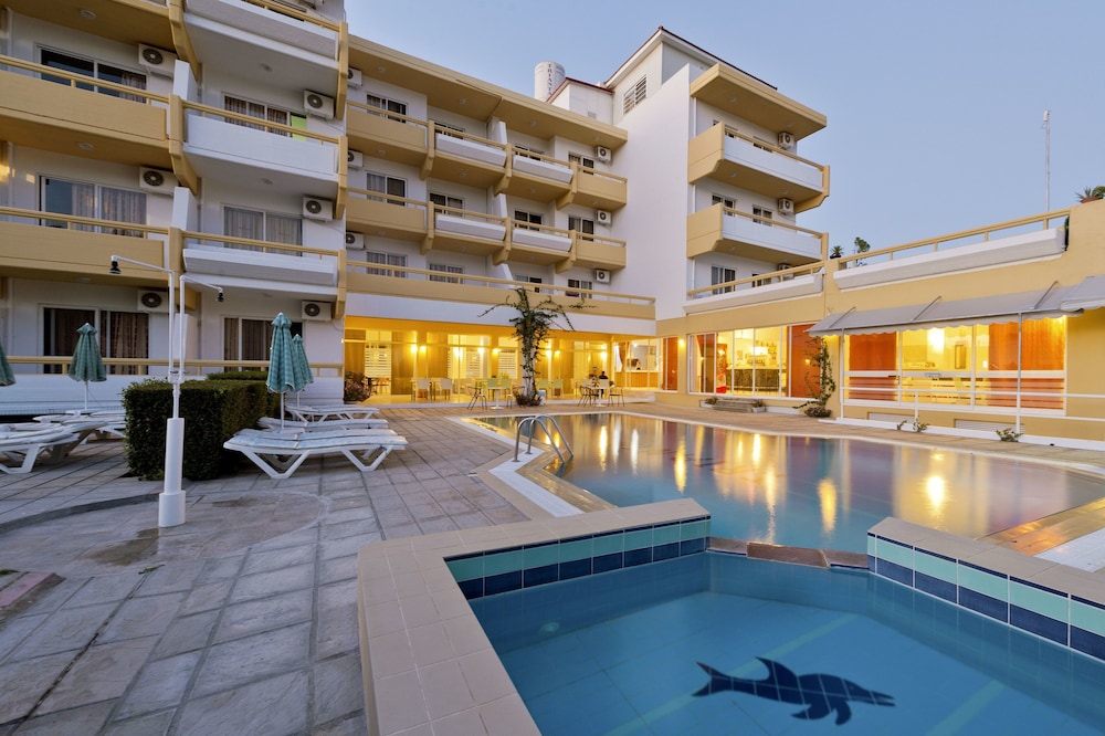 Trianta Hotel Apartments — Swimming pool in Ialyssos, South Aegean