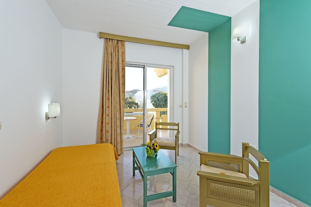 Trianta Hotel Apartments — Hotel rooms in Ialyssos, South Aegean