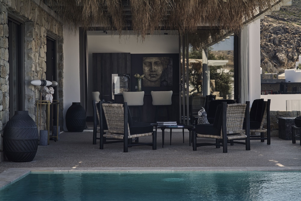 Myconian Villa Collection - Preferred Hotels & Resorts — Swimming pool in Elia, South Aegean