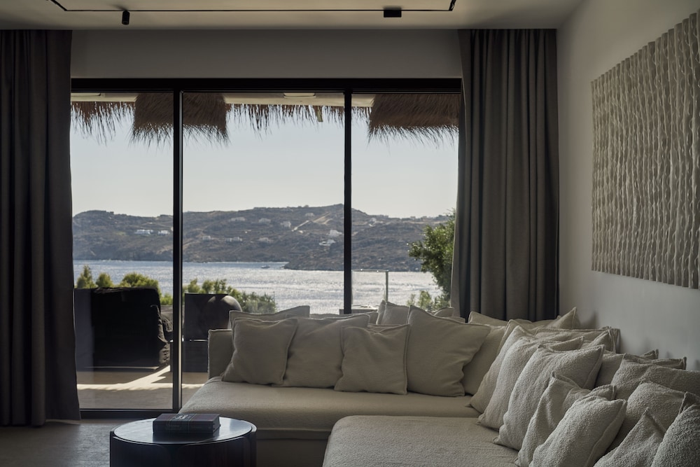 Myconian Villa Collection - Preferred Hotels & Resorts — Hotel rooms in Elia, South Aegean