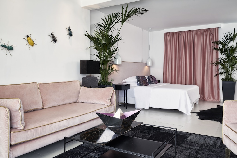 Myconian Villa Collection - Preferred Hotels & Resorts — Hotel rooms in Elia, South Aegean