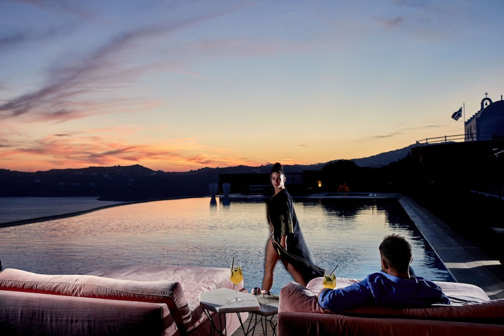Myconian Villa Collection - Preferred Hotels & Resorts — Swimming pool in Elia, South Aegean