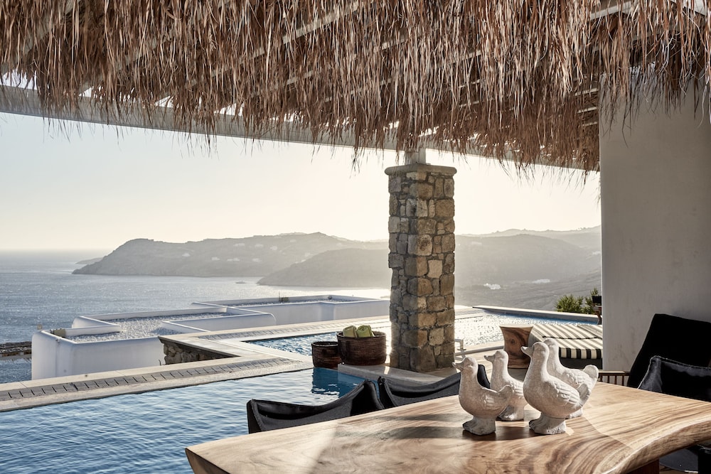 Myconian Villa Collection - Preferred Hotels & Resorts — Swimming pool in Elia, South Aegean