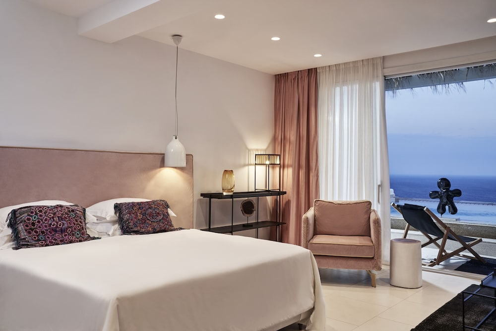 Myconian Villa Collection - Preferred Hotels & Resorts — Hotel rooms in Elia, South Aegean