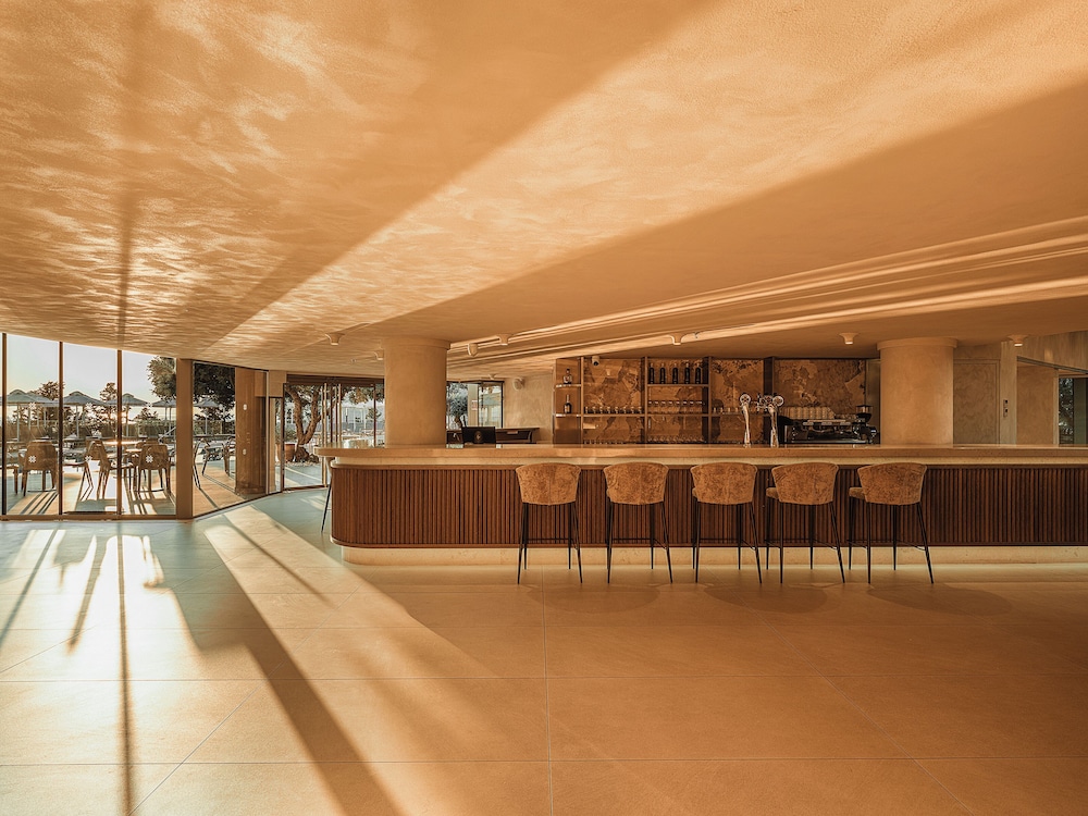 Mitsis Bali Paradise — Restaurant & bars in Bali