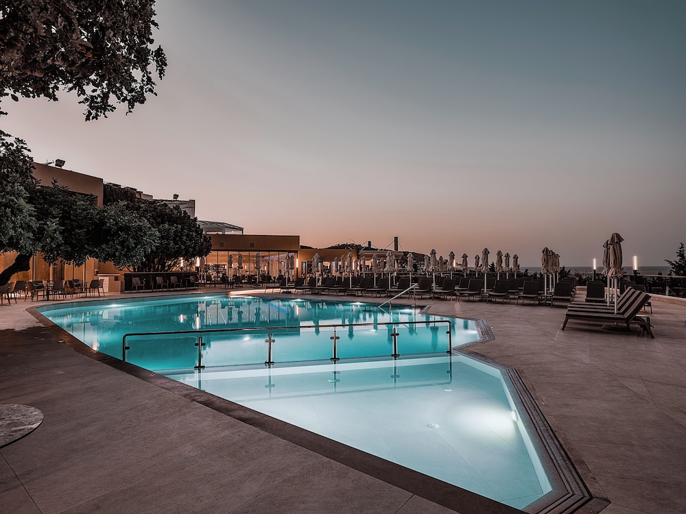 Mitsis Bali Paradise — Swimming pool in Bali