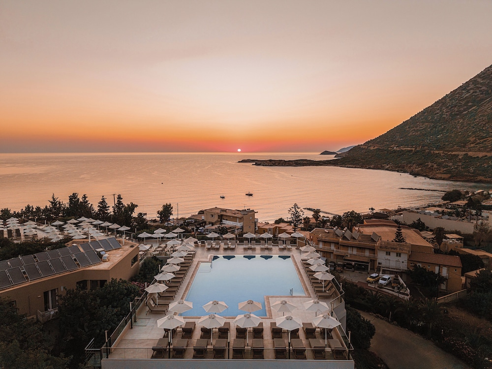 Mitsis Bali Paradise — Swimming pool in Bali