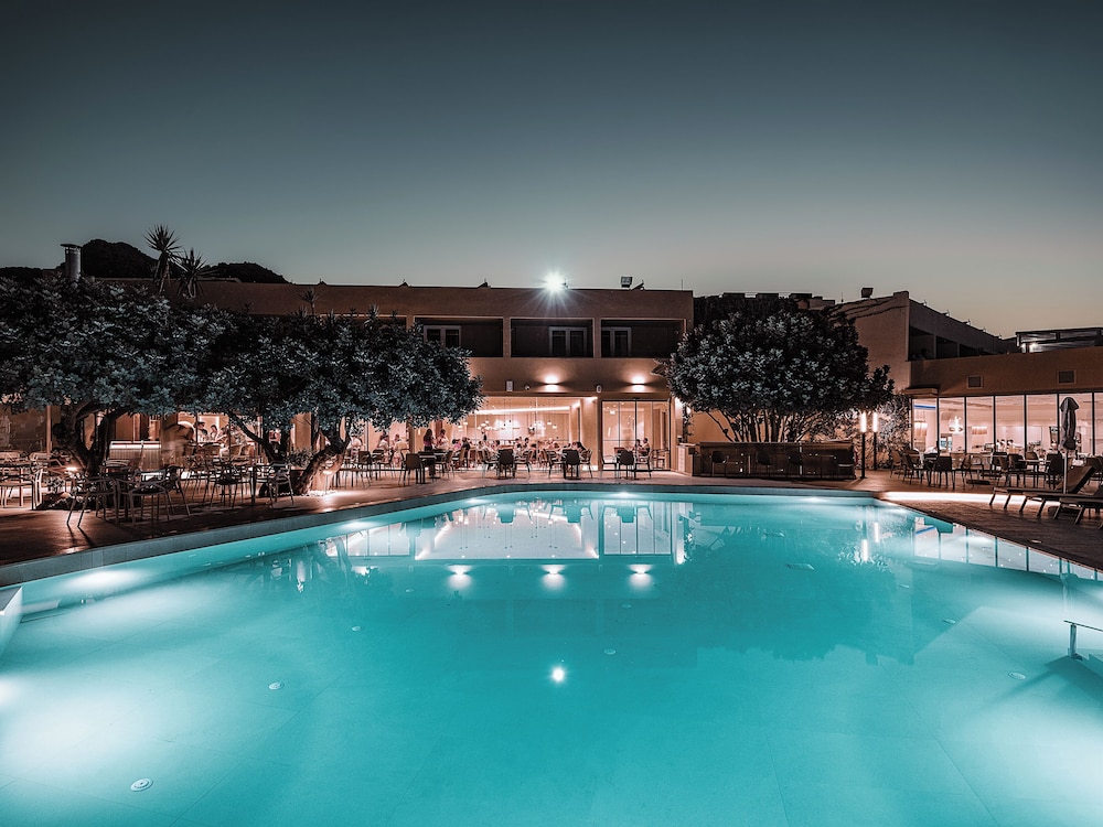 Mitsis Bali Paradise — Swimming pool in Bali