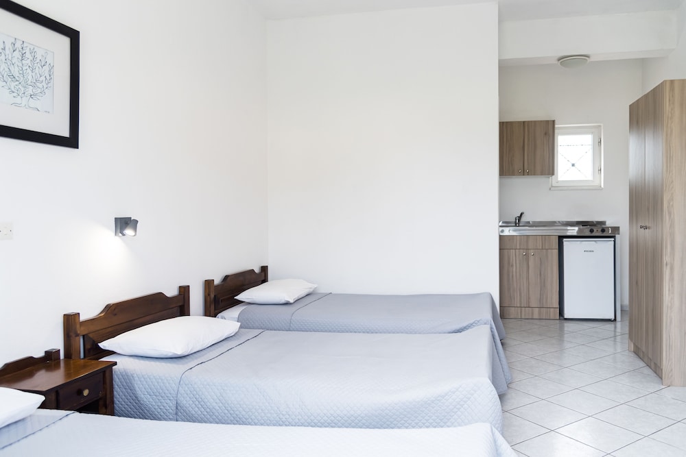 Fardini Seaside Hotel — Hotel rooms in Lefkimmi (Corfu), Ionian Islands