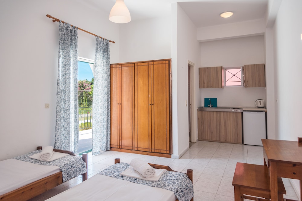 Fardini Seaside Hotel — Hotel rooms in Lefkimmi (Corfu), Ionian Islands