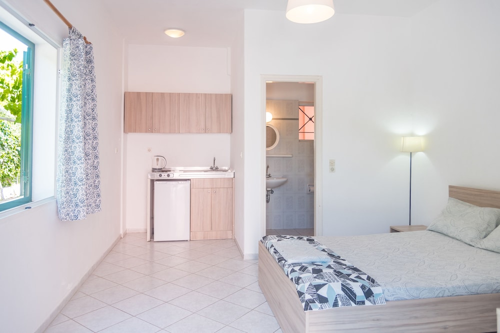Fardini Seaside Hotel — Hotel rooms in Lefkimmi (Corfu), Ionian Islands