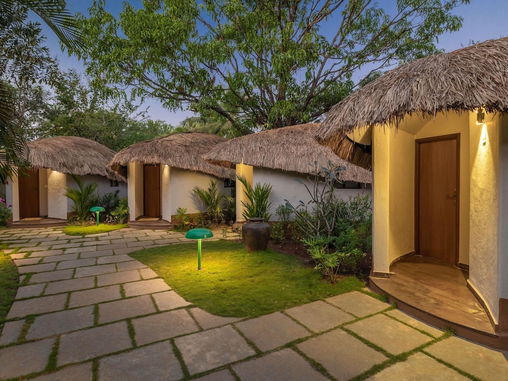 Mercure Goa Devaaya Resort - An Accor Hotels Brand — Hotel building in Divar Island, Goa