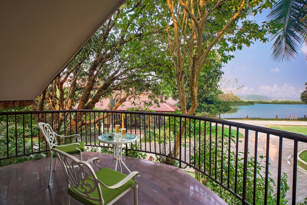 Mercure Goa Devaaya Resort - An Accor Hotels Brand — Hotel building in Divar Island, Goa
