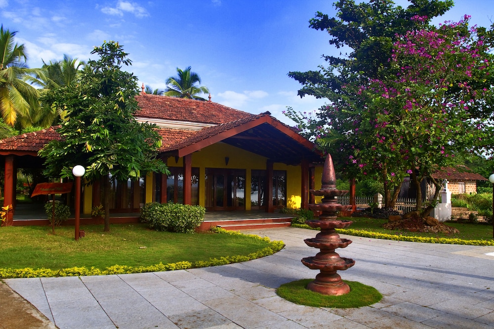 Mercure Goa Devaaya Resort - An Accor Hotels Brand — Hotel building in Divar Island, Goa