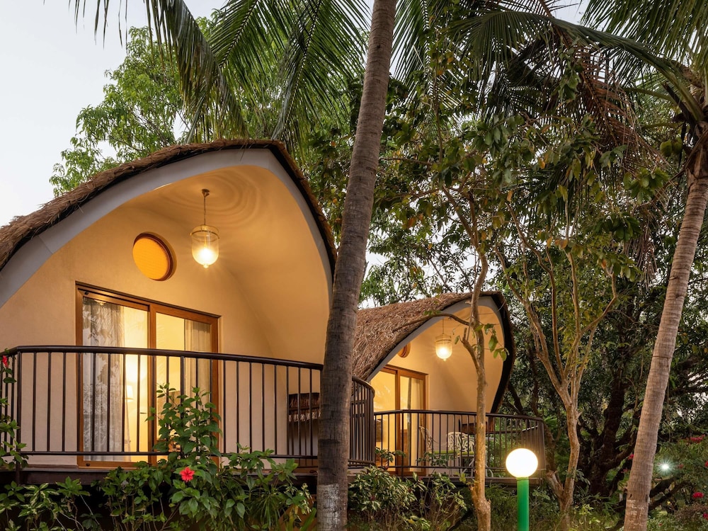 Mercure Goa Devaaya Resort - An Accor Hotels Brand — Hotel building in Divar Island, Goa