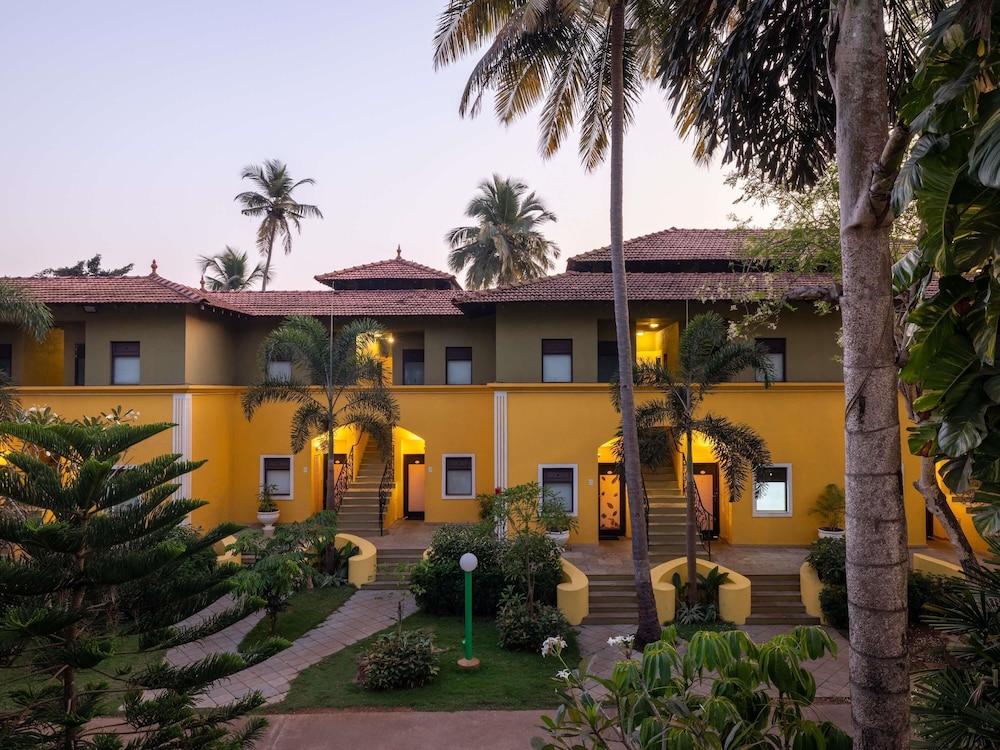 Mercure Goa Devaaya Resort - An Accor Hotels Brand — Hotel building in Divar Island, Goa