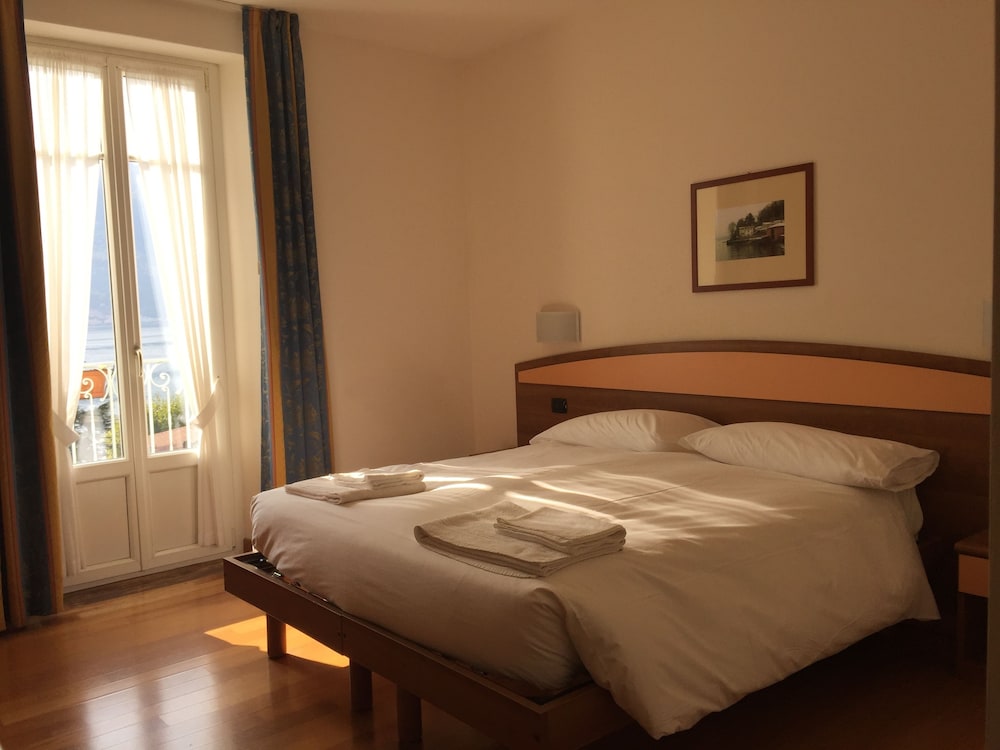 Hotel Lario — Hotel rooms in Mezzegra, Lombardy
