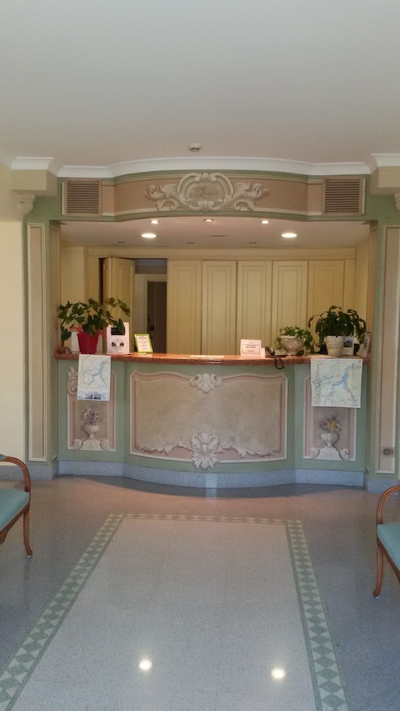 Hotel Lario — Hotel building in Mezzegra, Lombardy