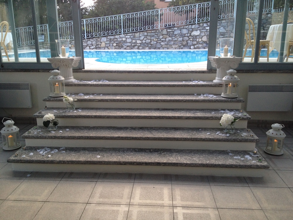 Hotel Lario — Swimming pool in Mezzegra, Lombardy