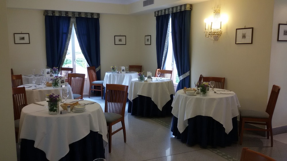 Hotel Lario — Restaurant & bars in Mezzegra, Lombardy