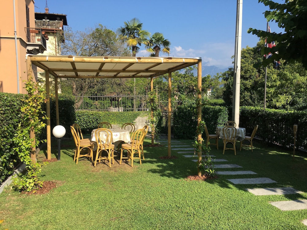 Hotel Lario — Hotel building in Mezzegra, Lombardy