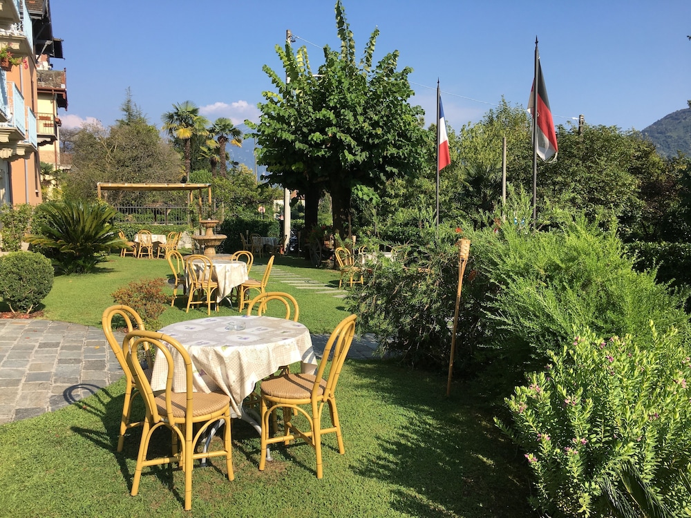 Hotel Lario — Hotel building in Mezzegra, Lombardy