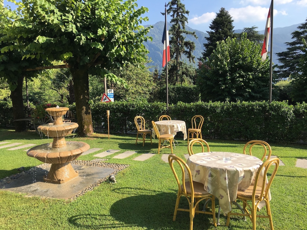Hotel Lario — Hotel building in Mezzegra, Lombardy