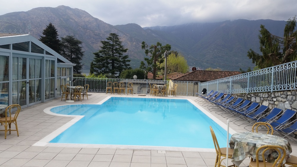 Hotel Lario — Swimming pool in Mezzegra, Lombardy