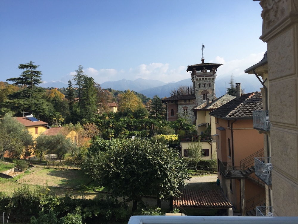 Hotel Lario — Hotel rooms in Mezzegra, Lombardy