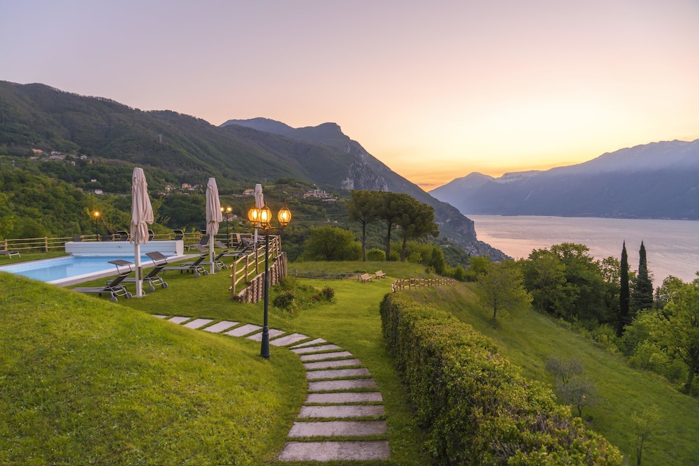 Boutique Hotel Villa Sostaga — Swimming pool in Gargnano, Lombardy