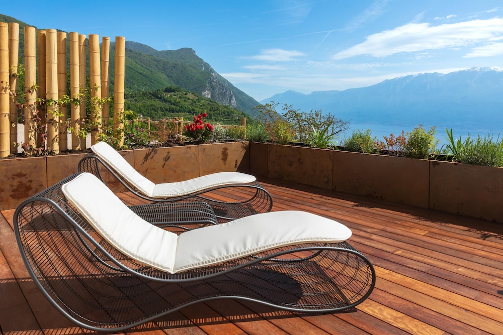 Boutique Hotel Villa Sostaga — Hotel building in Gargnano, Lombardy