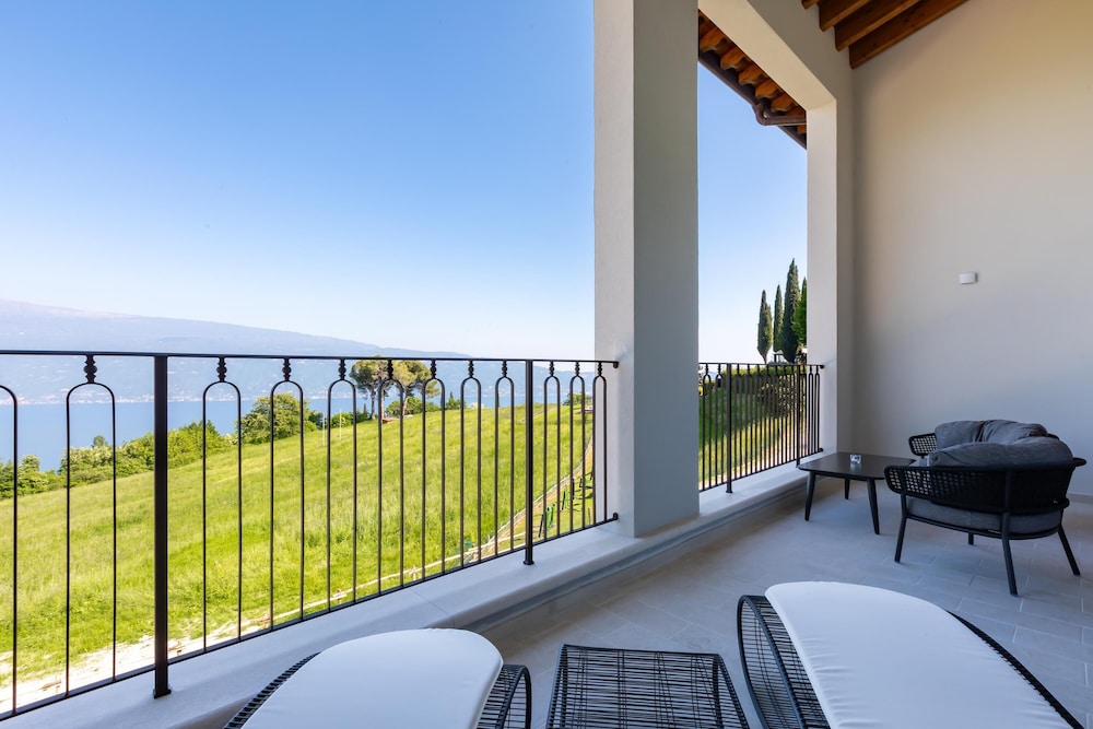 Boutique Hotel Villa Sostaga — Hotel building in Gargnano, Lombardy