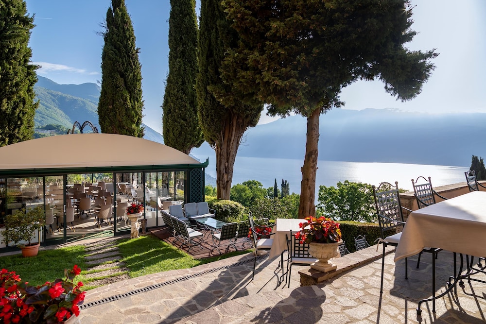 Boutique Hotel Villa Sostaga — Restaurant & bars in Gargnano, Lombardy