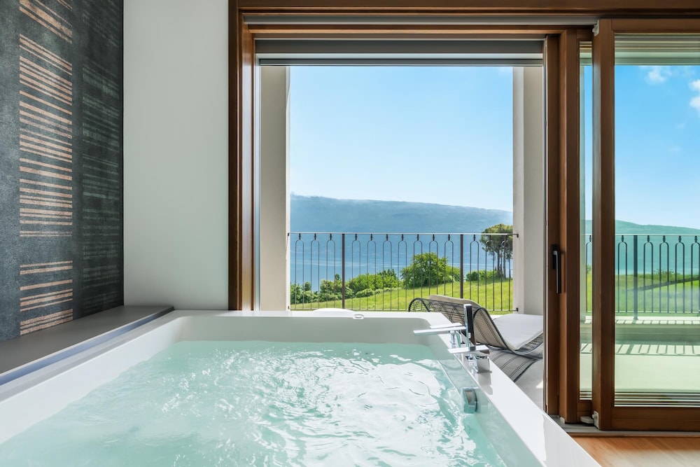 Boutique Hotel Villa Sostaga — Hotel rooms in Gargnano, Lombardy