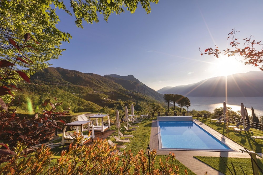 Boutique Hotel Villa Sostaga — Swimming pool in Gargnano, Lombardy