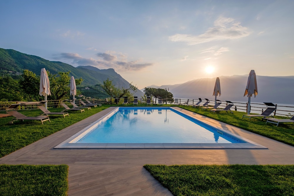 Boutique Hotel Villa Sostaga — Swimming pool in Gargnano, Lombardy