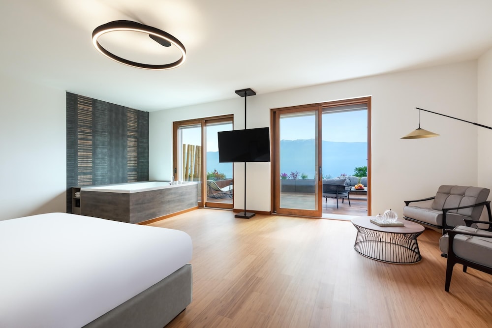 Boutique Hotel Villa Sostaga — Hotel rooms in Gargnano, Lombardy