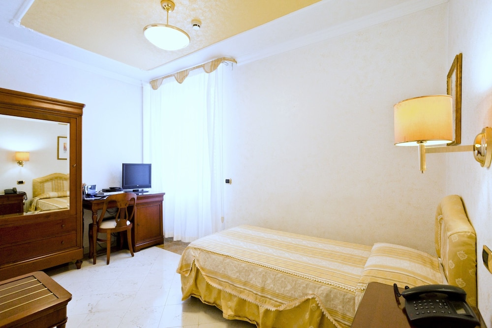 Mariano IV Palace Hotel — Hotel rooms in Oristano, Sardinia